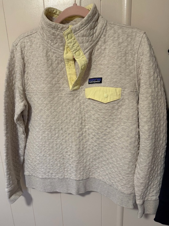 Patagonia Tops - Patagonia Women's Quilted Pullover Sweater - Light Gray with Yellow Accents